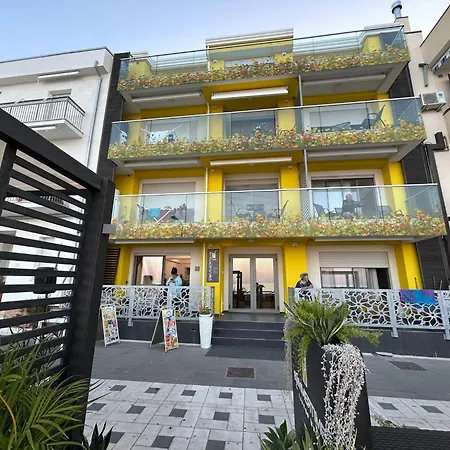 Yellow Dream 2 Aparthotel Torre Melissa