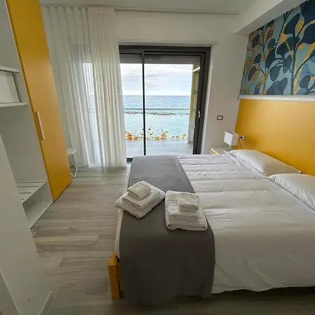 Aparthotel Yellow Dream 2 Torre Melissa